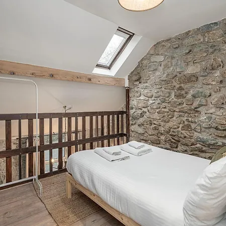 Cheerful 2 Bedroom Cottage With Garden Llanelltyd Exterior photo
