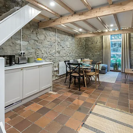 Cheerful 2 Bedroom Cottage With Garden Llanelltyd Exterior photo