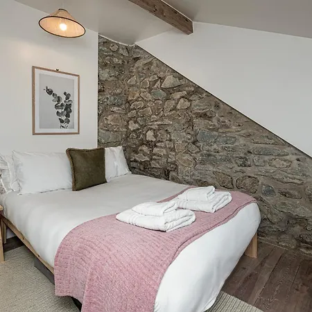 Cheerful 2 Bedroom Cottage With Garden Llanelltyd Exterior photo