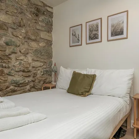 Cheerful 2 Bedroom Cottage With Garden Llanelltyd Exterior photo