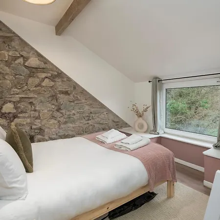 Cheerful 2 Bedroom Cottage With Garden Llanelltyd Exterior photo