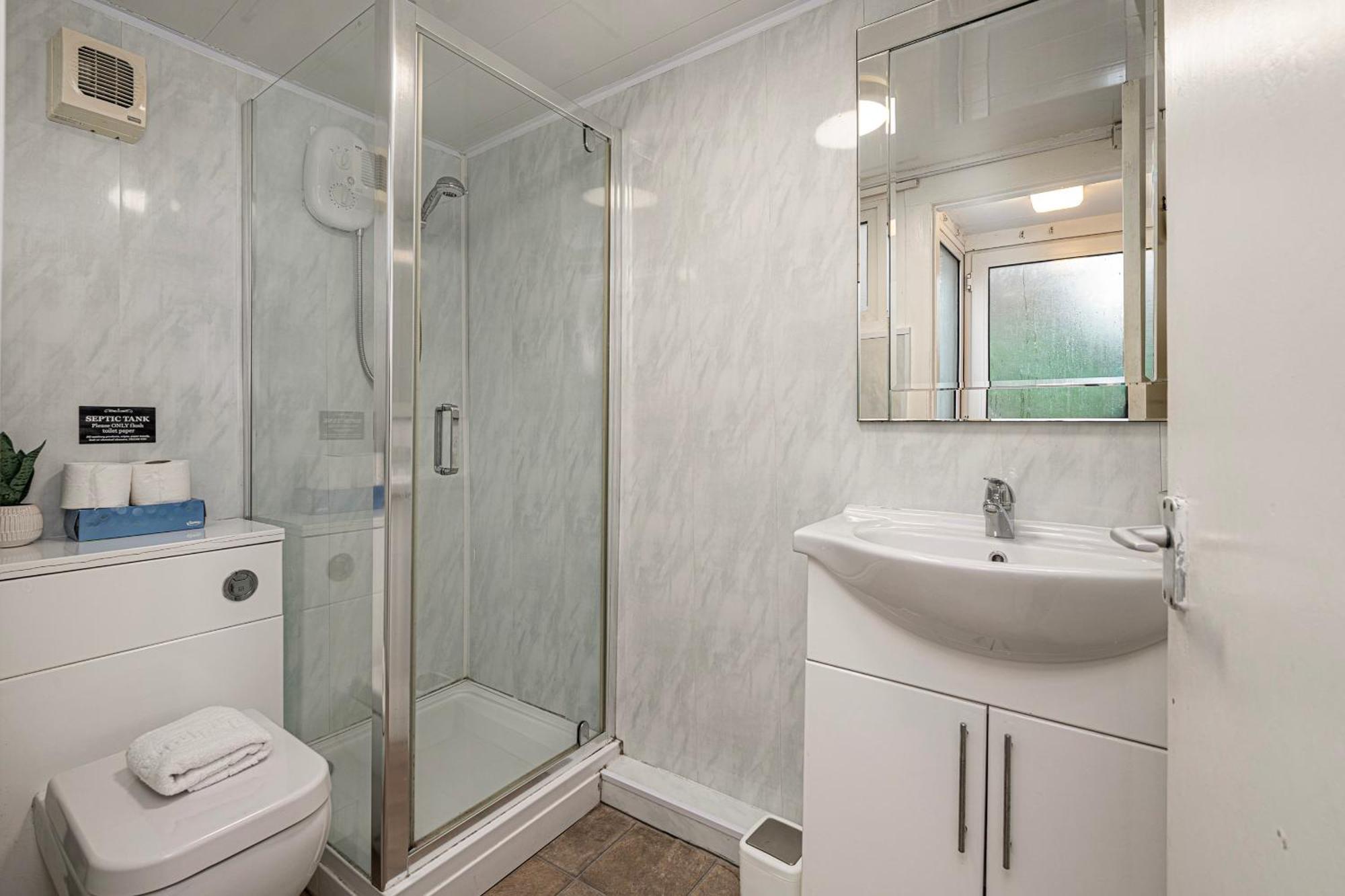 Cheerful 2 Bedroom With Garden