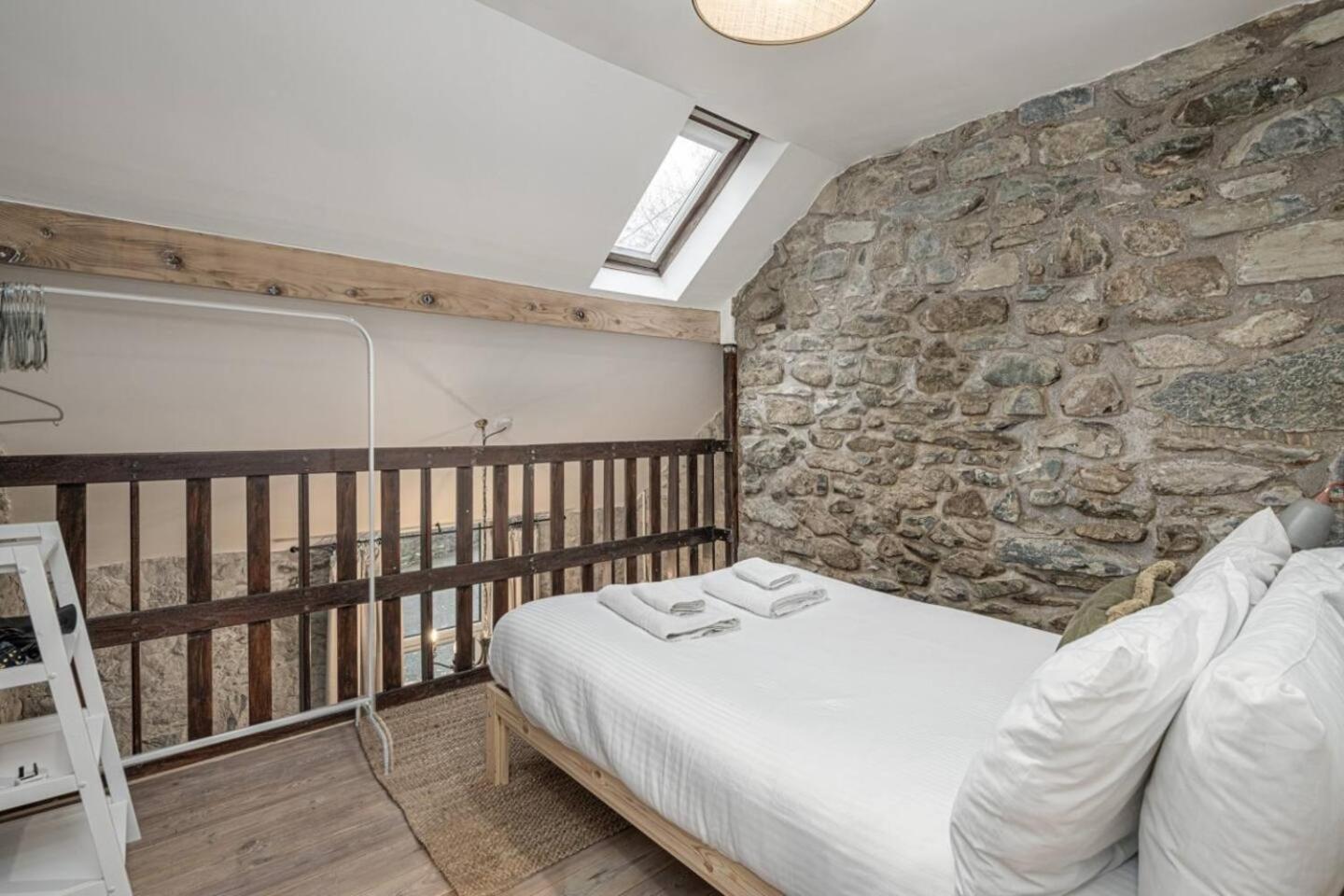 Cheerful 2 Bedroom With Garden Llanelltyd